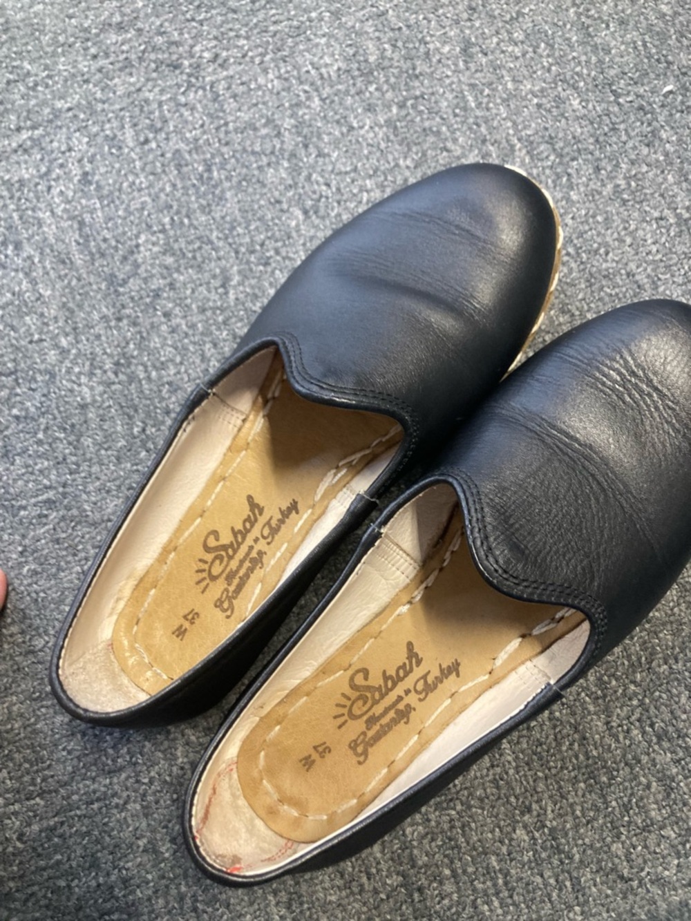 Size 6 EU37 like new Sabah black leather glove loafers - Picture 12 of 14